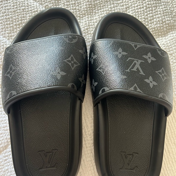 Louis Vuitton Slides Black! Perfect Condition! - Picture 10 of 11